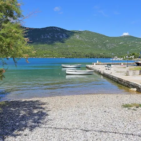 Pensión And With Parking Space Ston, Peljesac - 24234