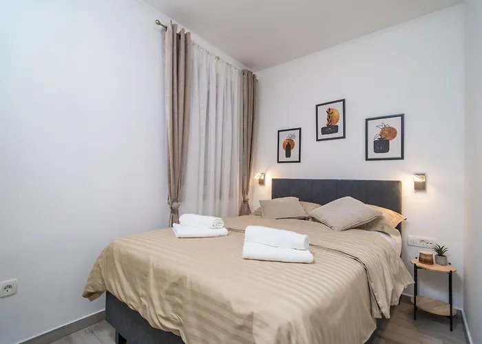 Guest house And With Parking Space Ston, Peljesac - 24234
